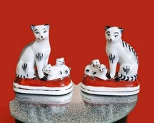 Pair of Antique Samson Chelsea Staffordshire Style Cat Kittens Excellent conditi