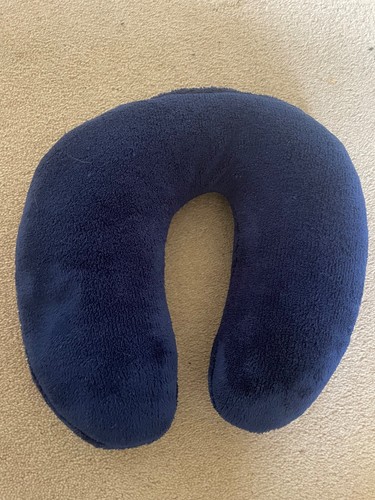 Travel beanie neck pillow - u,