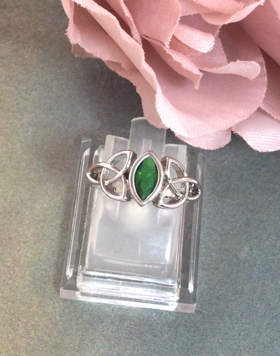 Vintage jewellery white - vintage,