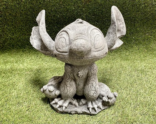Large concrete stitch - concrete,