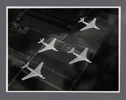 Vickers valiant formation 138 - vickers,