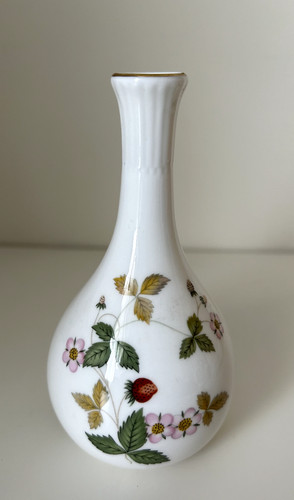 Wedgwood wild strawberry bud - wild,
