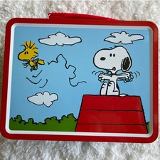Peanuts Snoopy Red Dog House