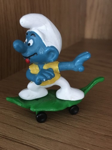 Vintage smurf rare - smurf, yellow