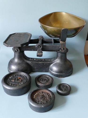 Vintage scales complete - -, with