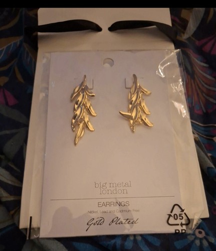 Stunning gold plated earrings - stunning,