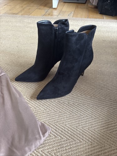 Brand new heeled boots - new,
