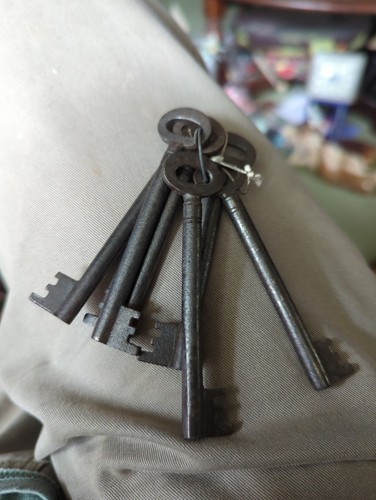 Vintage set six keys - set,