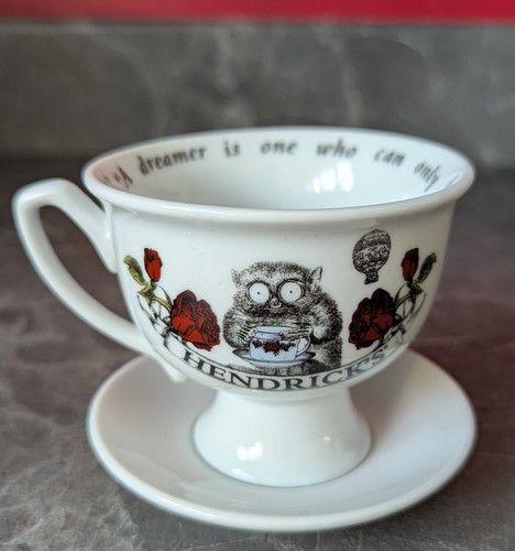 Hendricks gin tea - gin, saucer
