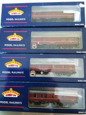 RAKE OF 4 ASSORTED BACHMANN MK1 MAROON COACHES