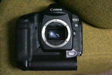 canon eos 1d mk 2.  CAMERA BODY only working. lcd not