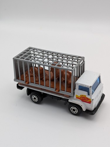 Matchbox volvo zoo - matchbox, truck