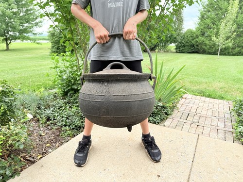 Antique cast iron bean - cast,