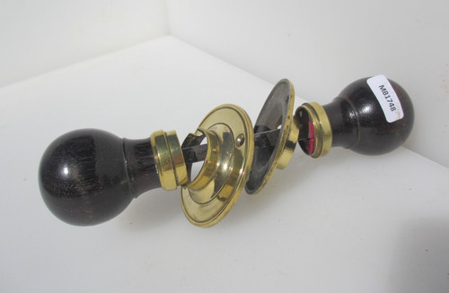 Victorian wooden door - victorian, knobs