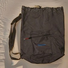 Leeds Black Canvas Vinyl Cinch