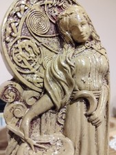 Cerridwen statue for altar 