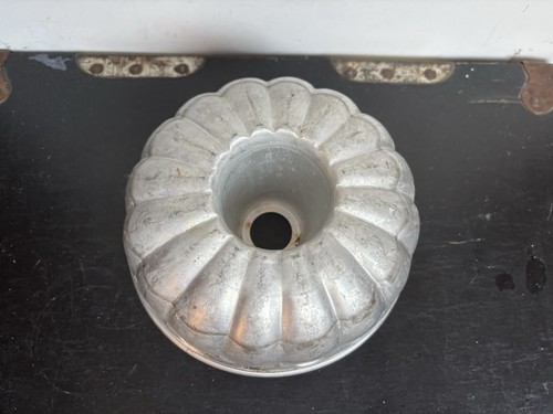 Vintage bundt pan cake tin - vintage,