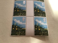 Spring Daffodil GB stamp gutter block mint never hinged  A9805