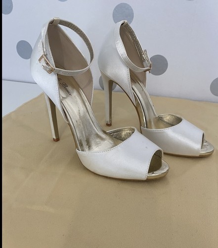 Ladies size5 cream satin shoes - size5,