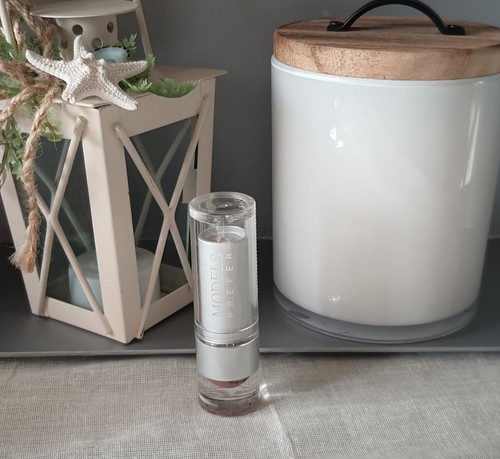 Models prefer aquavit lipstick - aquavit,
