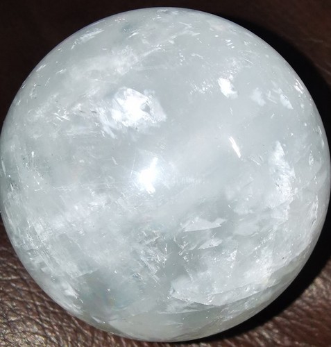 Very large quartz crystal - very,