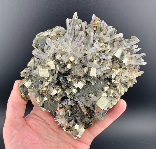 Msm03 pyrite with - msm03-, sphalerite