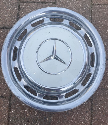 Mercedes benz white w123 - mercedes-benz,