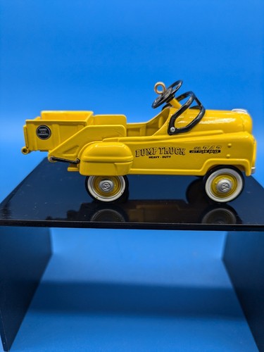 Hallmark ornament murray dump - ornament,