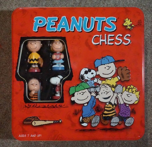 Peanuts chess set - peanuts,
