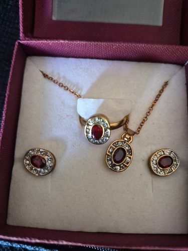 Vintage natural red - red, garnet