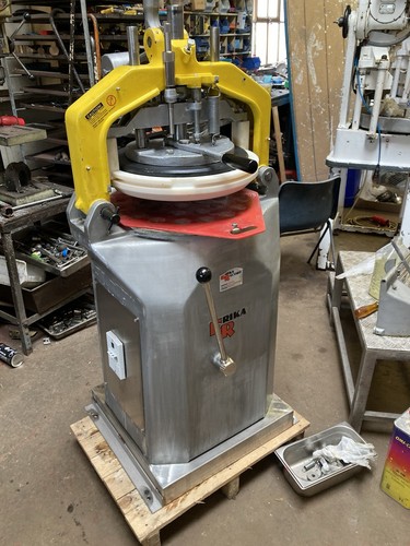 Record bun divider moulder - record,