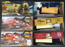 ATHEARN. 3 ROLLING STOCK ITEMS. Set 11. Detail in box end pic.  'NEW' HO SCALE