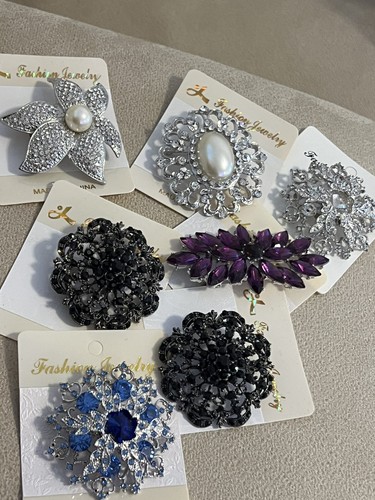 Job lot brooches - lot,