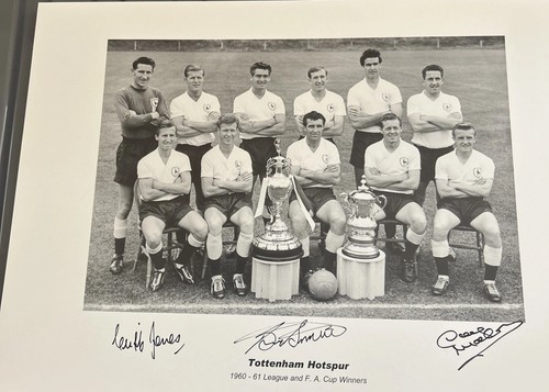 Tottenham hotspur hand signed - hand,