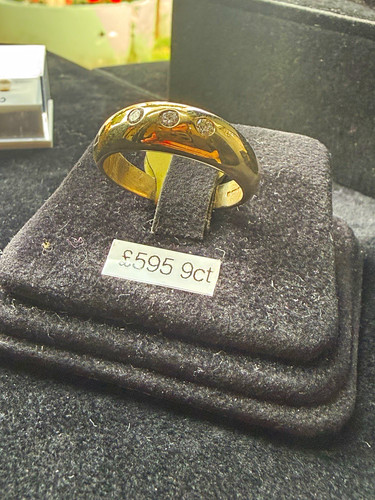 9ct yellow gold diamond - gold,