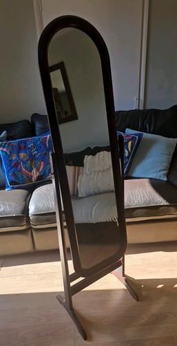 Free standing mirror - standing,