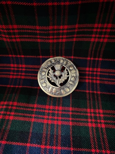 Scottish kilt fly plaid - fly, brooch