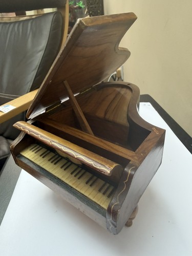 Vintage swiss jura song - vintage, wooden