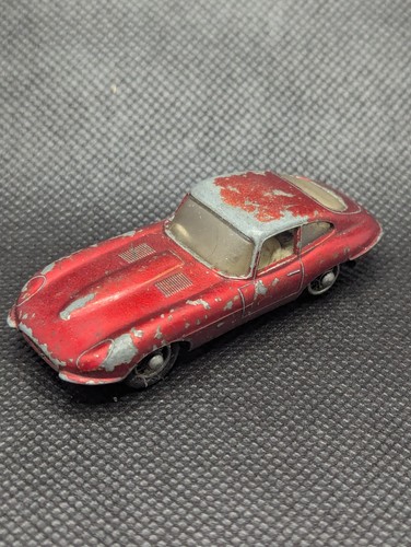 Lesney red type jaguar - red,