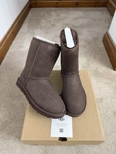 GENUINE UGG BOOTS W CLASSIC