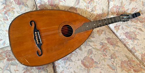 Antique musical str guitar - antique, 6-str