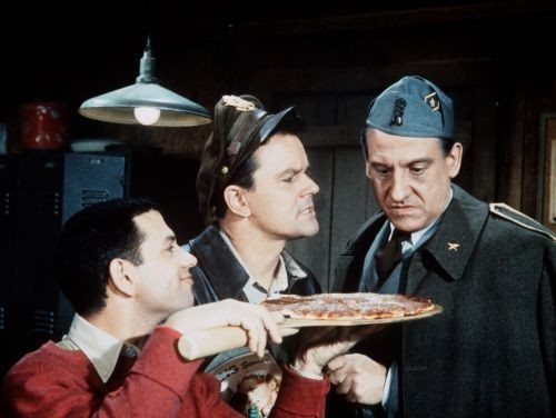 Hogan heroes unsigned photo - heroes,