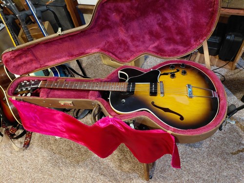 Gibson 135 guitar - 135,