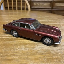 DANBURY  MINT DIECAST MODEL CAR 1964 ASTON MARTIN DB5 DUBONNET 1/24