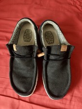 Hey Dude Men’s Wally  corduroy slip on loafer. Size 10 Navy  