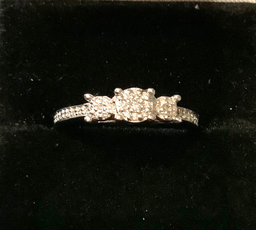 9ct white gold natural - , diamond