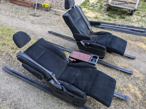 Deluxe rear passenger - rear, camper