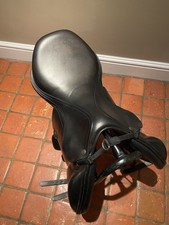 Synergy equipe jump saddle in