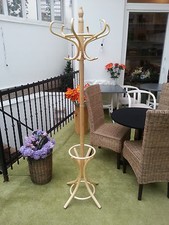 Peg wood hanger hat and coat