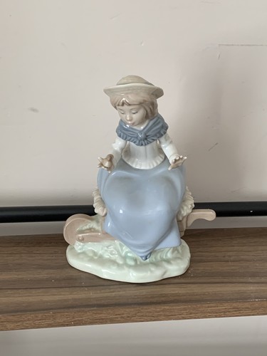 Nao lladro figurine girl on - nao,